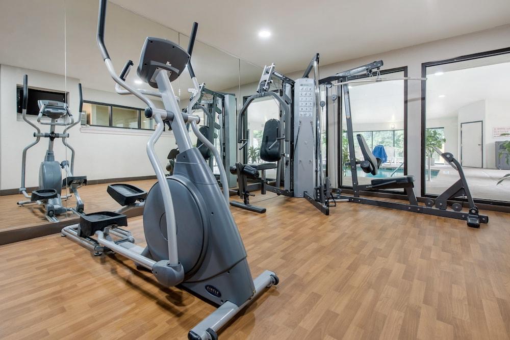 Comfort Suites Lafayette University Area Екстер'єр фото