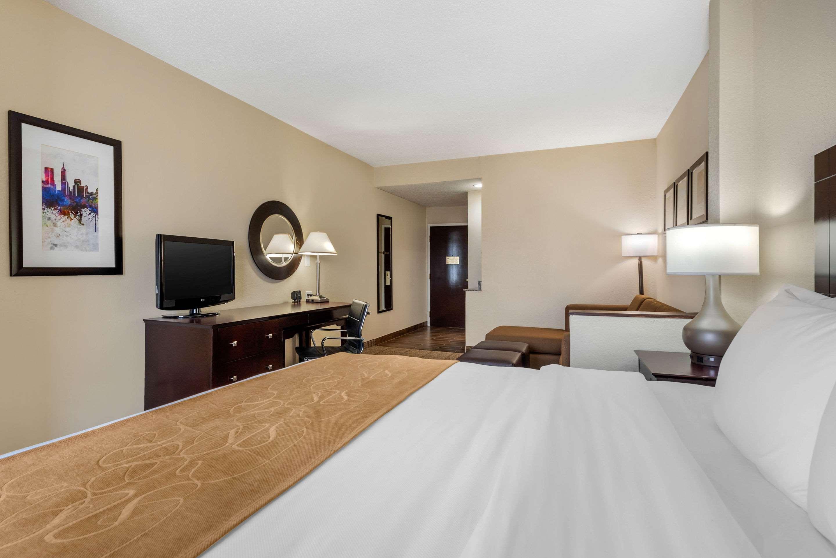 Comfort Suites Lafayette University Area Екстер'єр фото