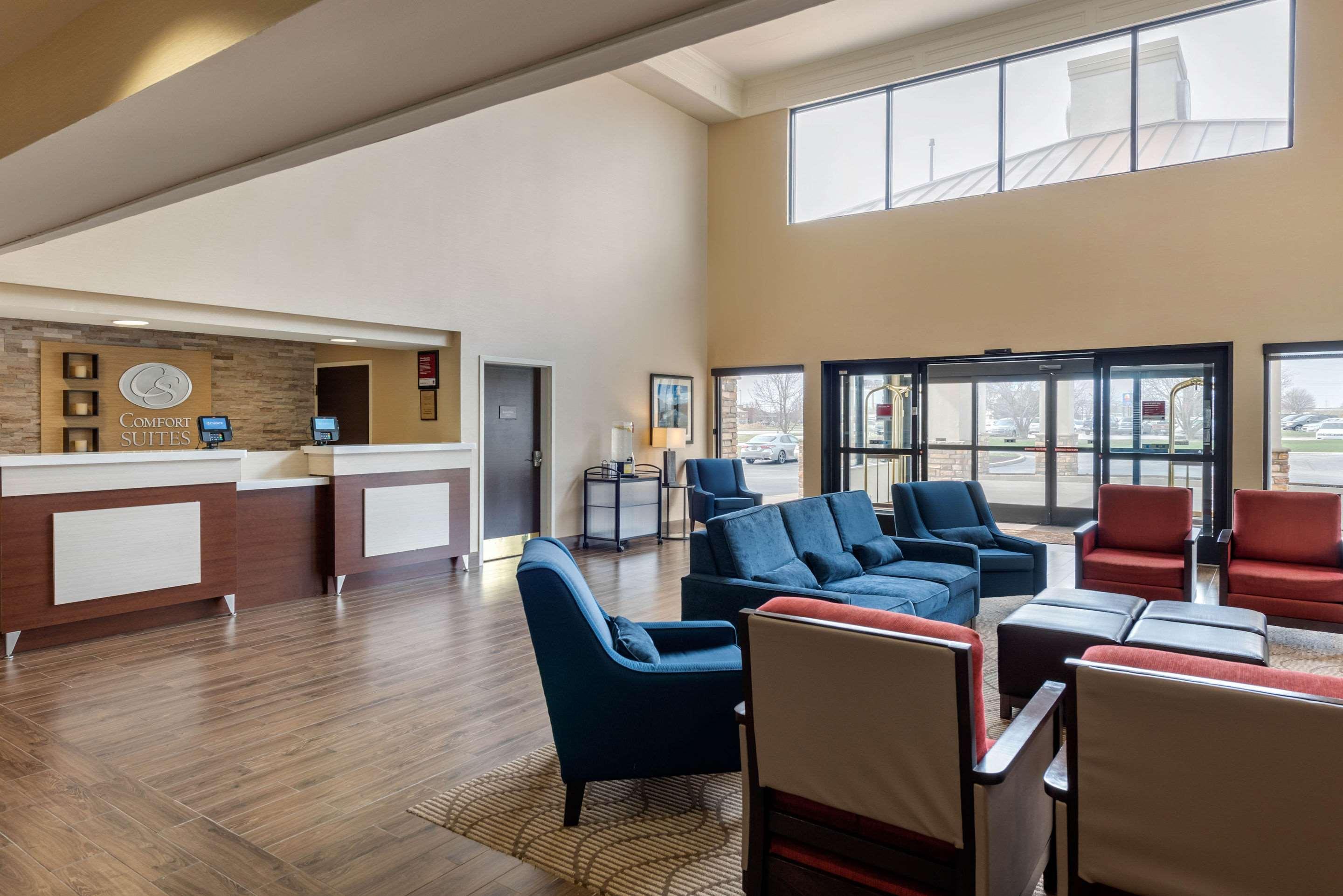 Comfort Suites Lafayette University Area Екстер'єр фото