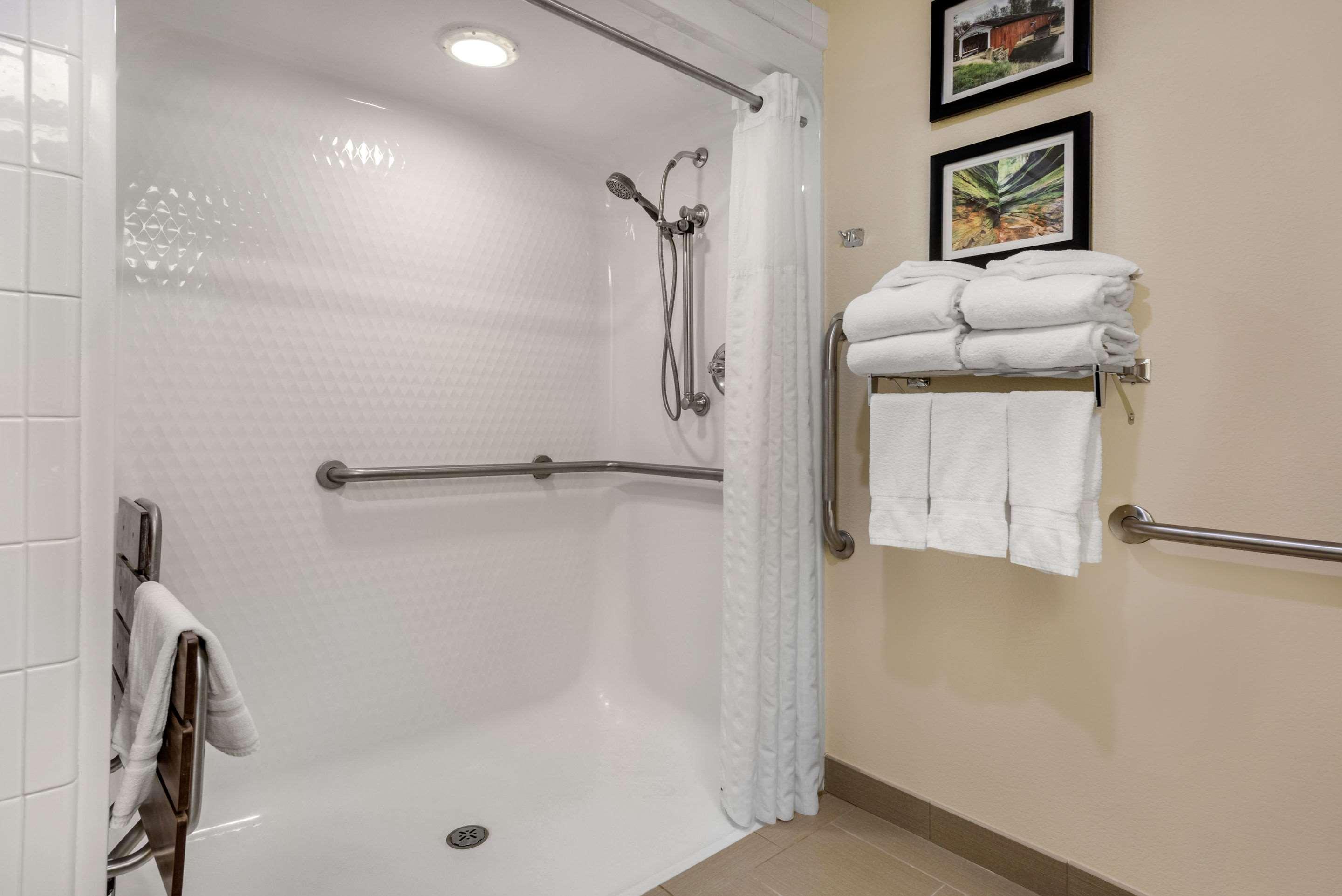 Comfort Suites Lafayette University Area Екстер'єр фото
