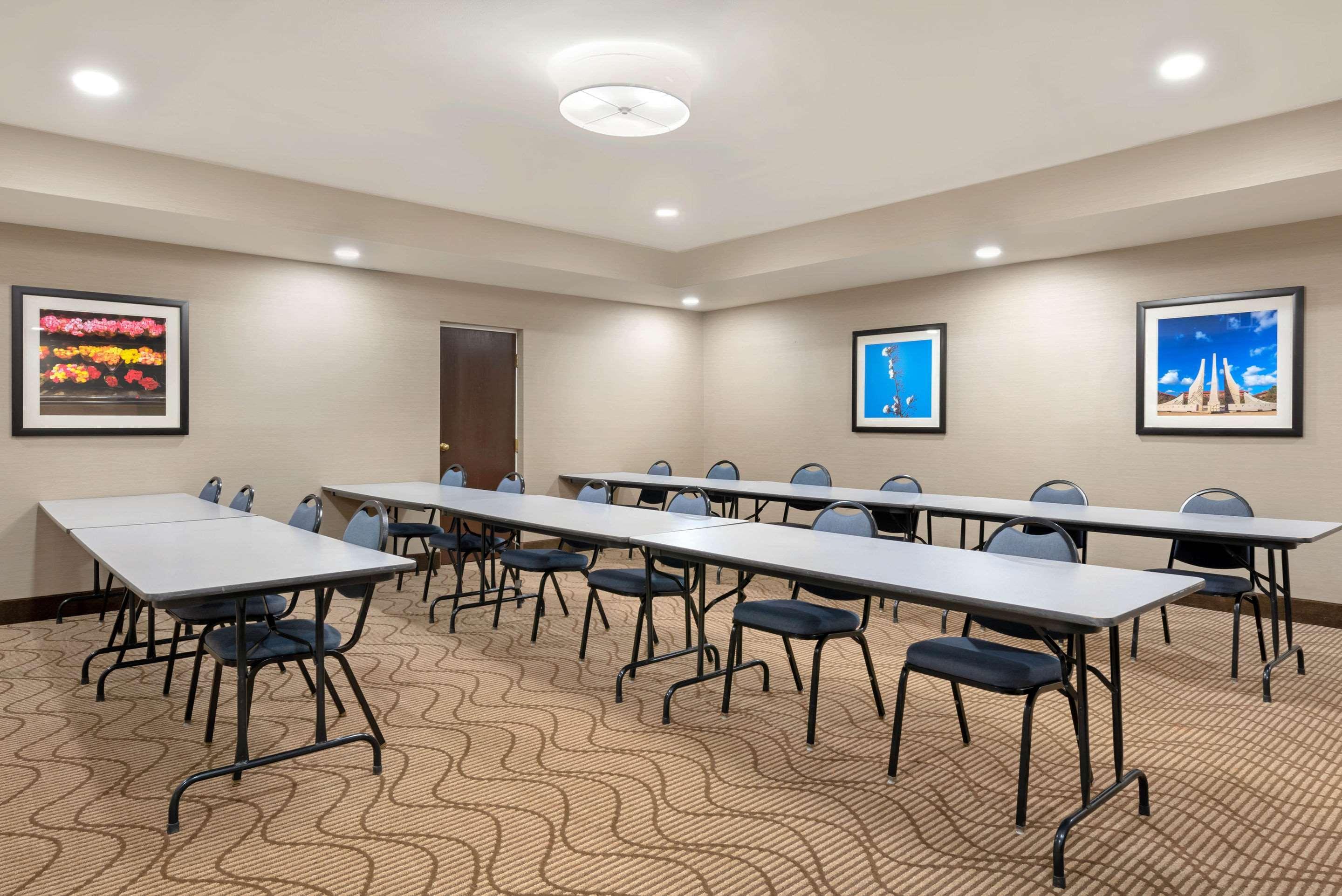 Comfort Suites Lafayette University Area Екстер'єр фото
