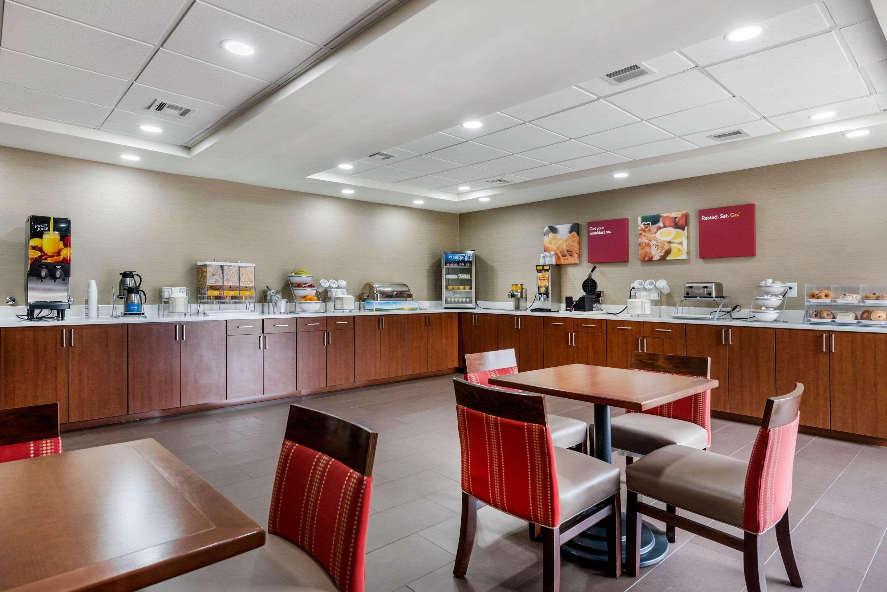 Comfort Suites Lafayette University Area Екстер'єр фото