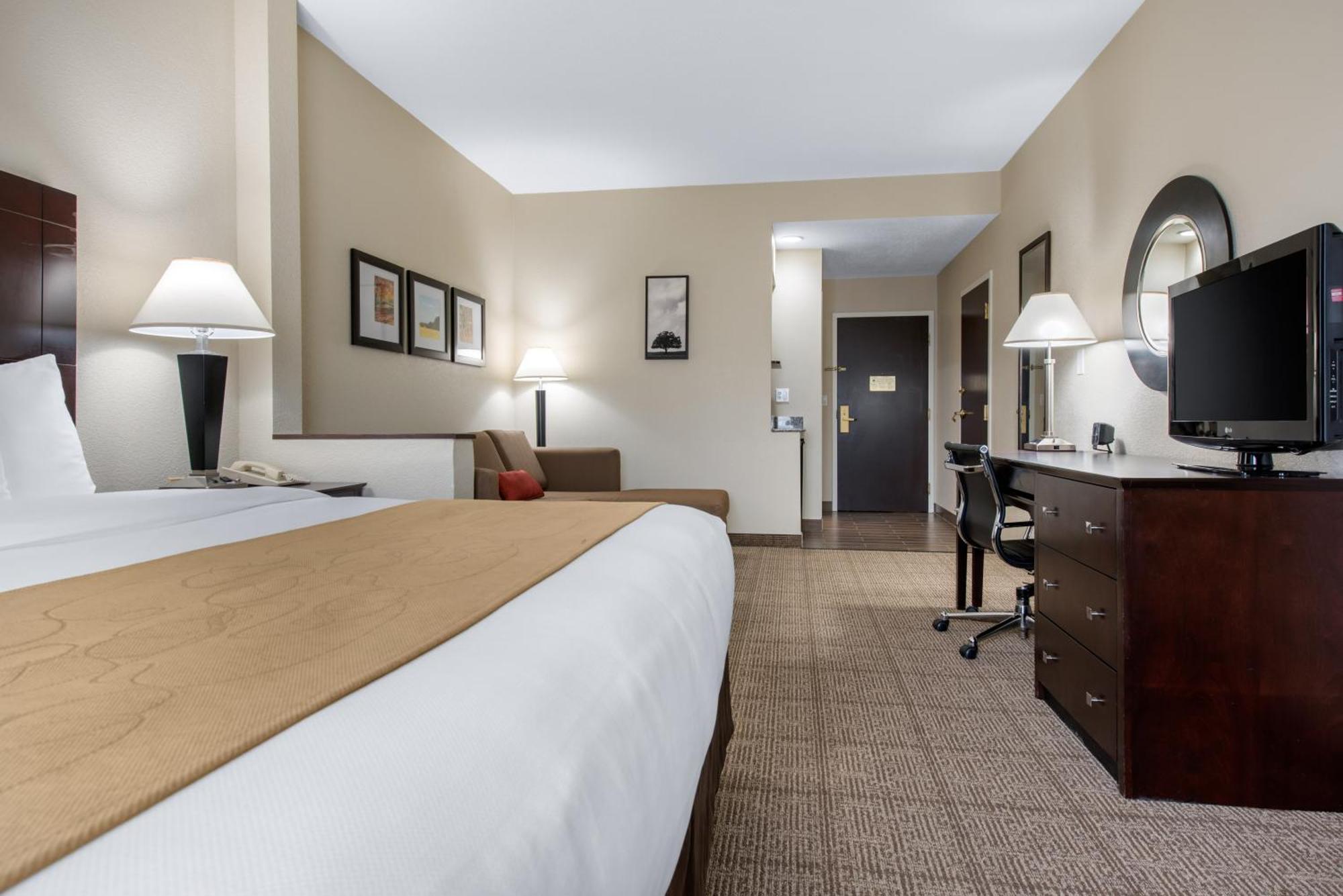 Comfort Suites Lafayette University Area Екстер'єр фото